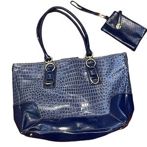 Woman’s large‎ satchel-travel tote blue bag with zippered pouch